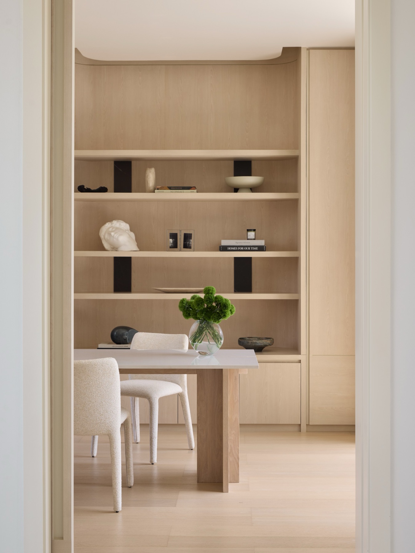 Interior Image 01